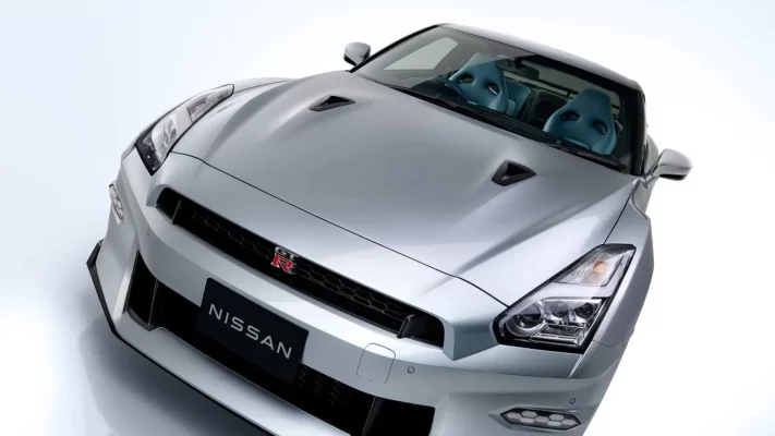 2025 Nissan GT-R Premium Edition front
